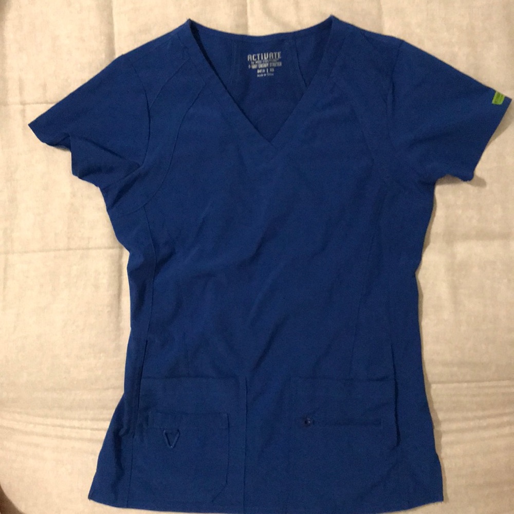 Med Couture ACTIVATE V-Neck Racerback Scrub